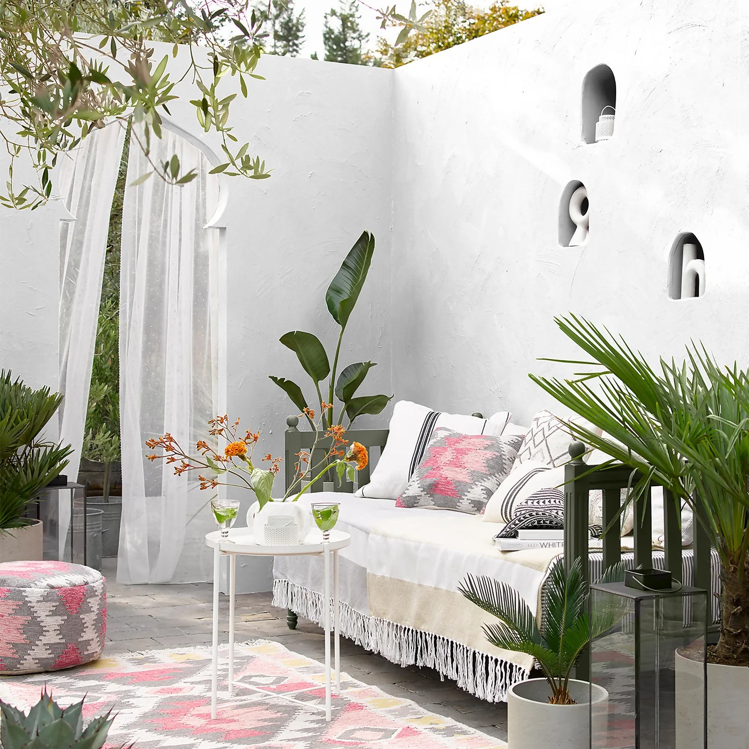 Sandtex® Ultra Smooth Masonry Paint Pure Brilliant White - 5L 3 Sandtex® Ultra Smooth Masonry Paint Pure Brilliant White - 5L - Image 3