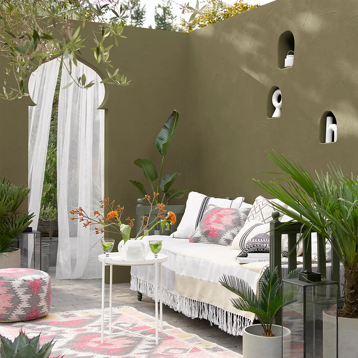 Sandtex® Ultra Smooth Masonry Paint Olive - 5L 3 Sandtex® Ultra Smooth Masonry Paint Olive - 5L - Image 3