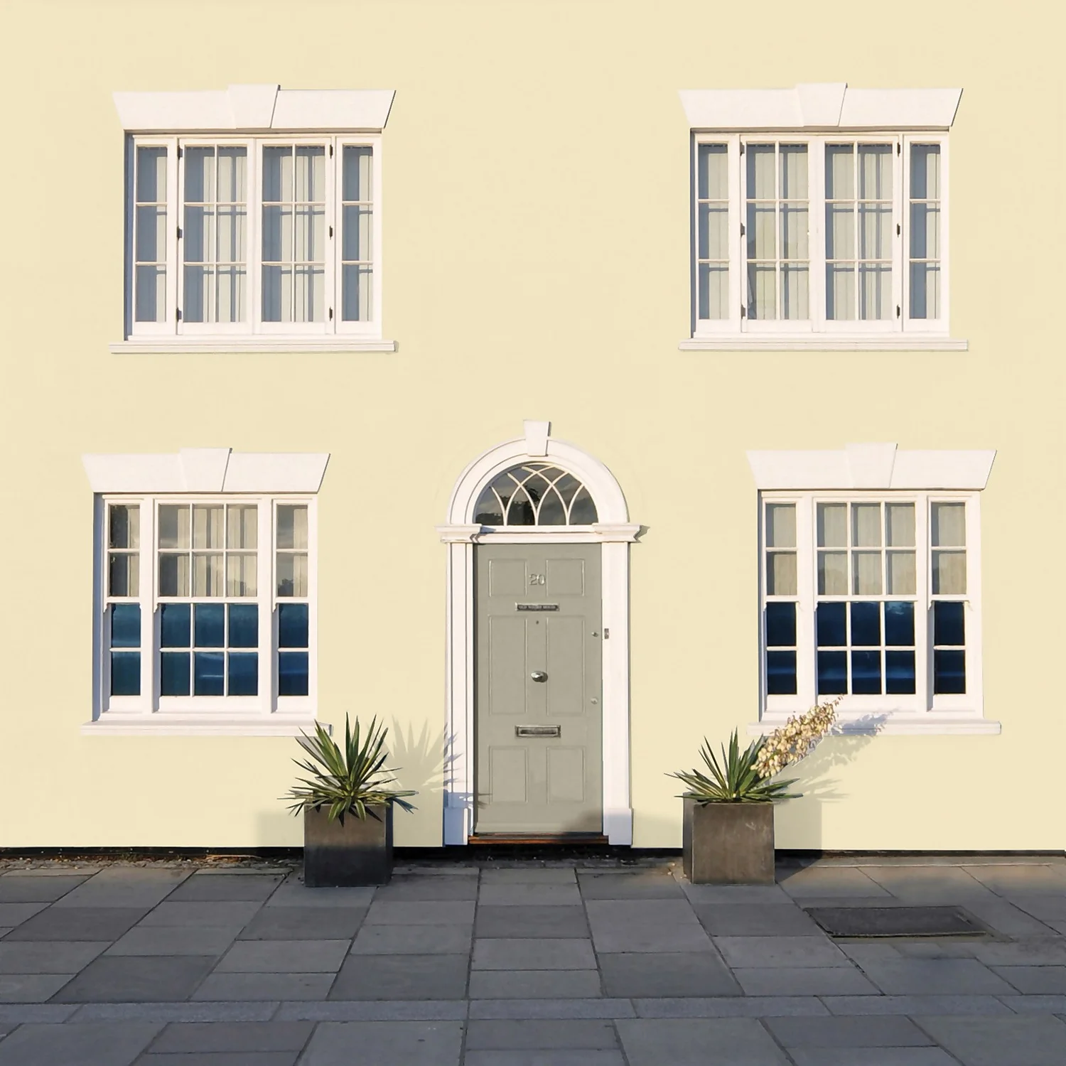 Sandtex® Textured Masonry Paint Cornish Cream - 5L 6 Sandtex® Textured Masonry Paint Cornish Cream - 5L - Image 6