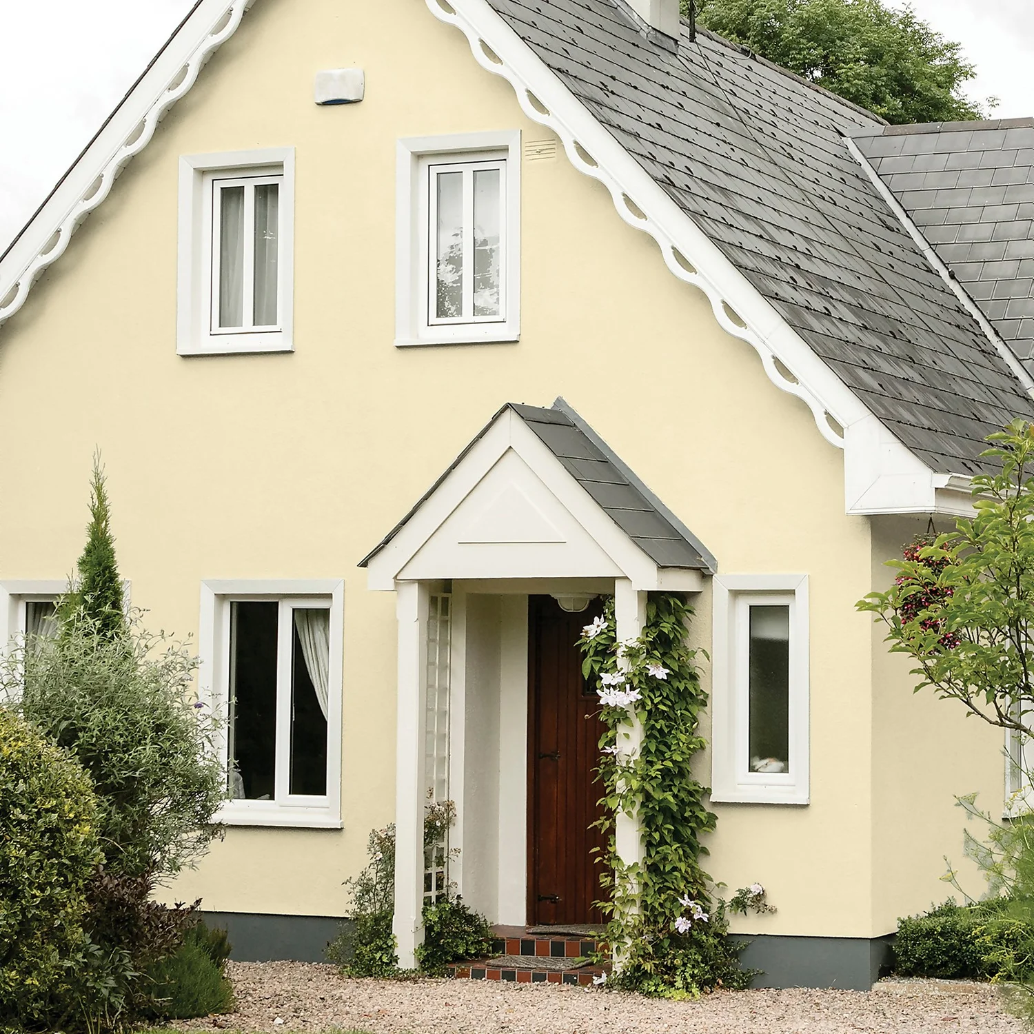 Sandtex® Textured Masonry Paint Cornish Cream - 5L 2 Sandtex® Textured Masonry Paint Cornish Cream - 5L - Image 2