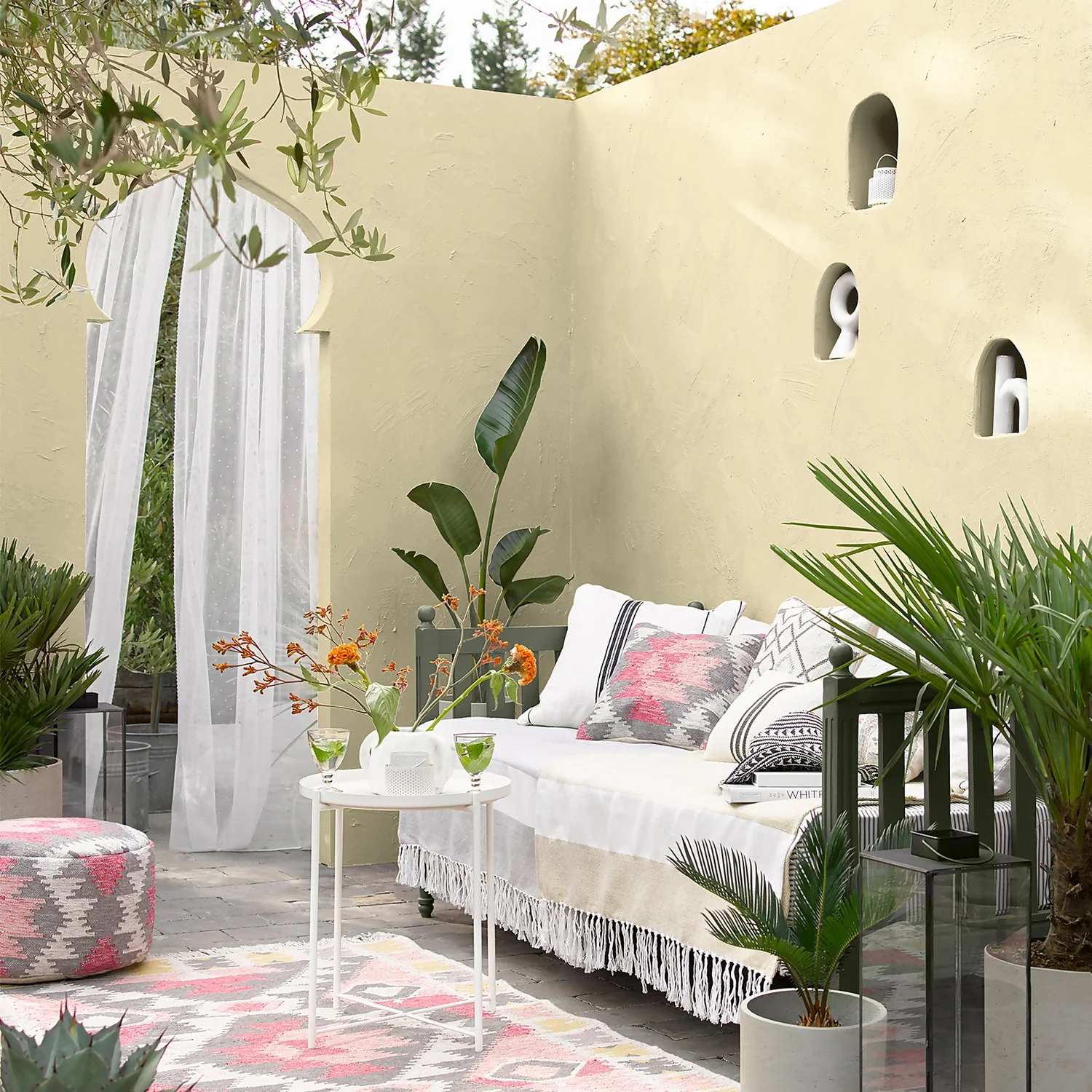 Sandtex® Textured Masonry Paint Cornish Cream - 5L 3 Sandtex® Textured Masonry Paint Cornish Cream - 5L - Image 3