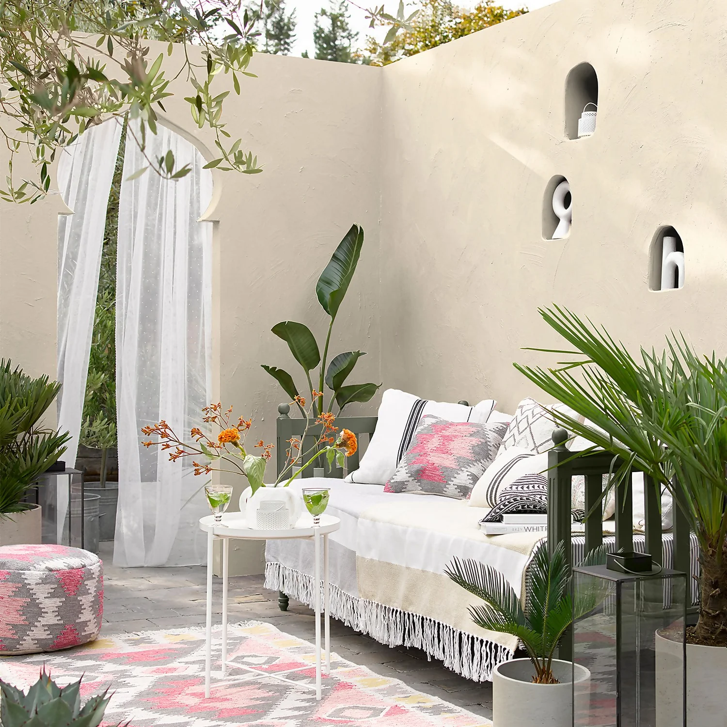 Sandtex® Ultra Smooth Masonry Paint Magnolia - 10L 3 Sandtex® Ultra Smooth Masonry Paint Magnolia - 10L - Image 3