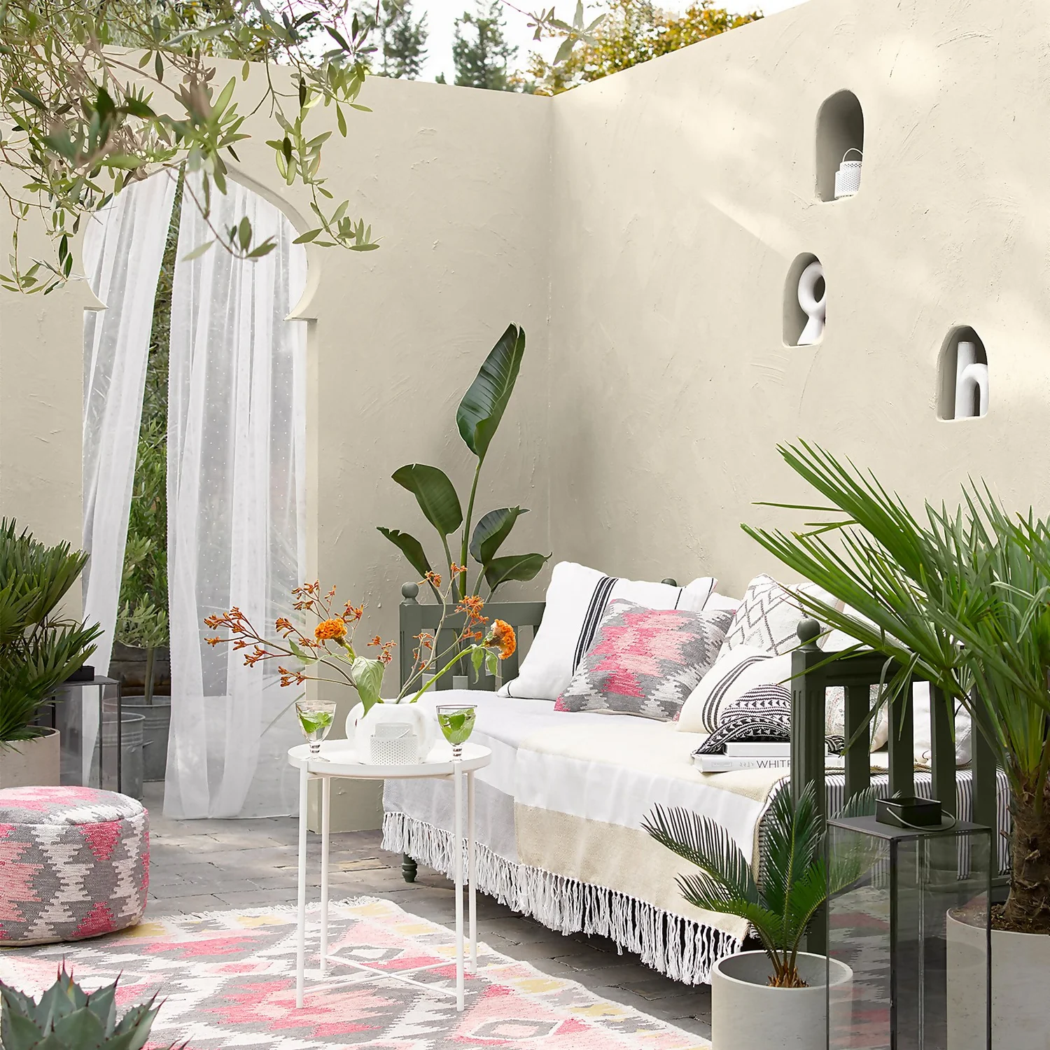 Sandtex® Textured Masonry Paint Ivory Stone - 5L 3 Sandtex® Textured Masonry Paint Ivory Stone - 5L - Image 3