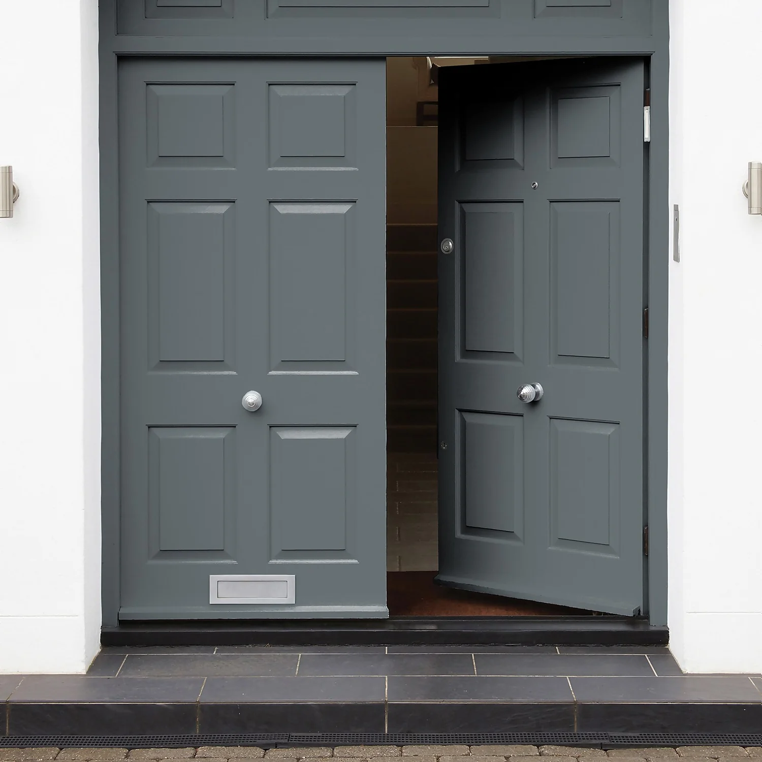 Sandtex® Exterior 10 Year Satin Paint Seclusion - 750ml 2 Sandtex® Exterior 10 Year Satin Paint Seclusion - 750ml - Image 2