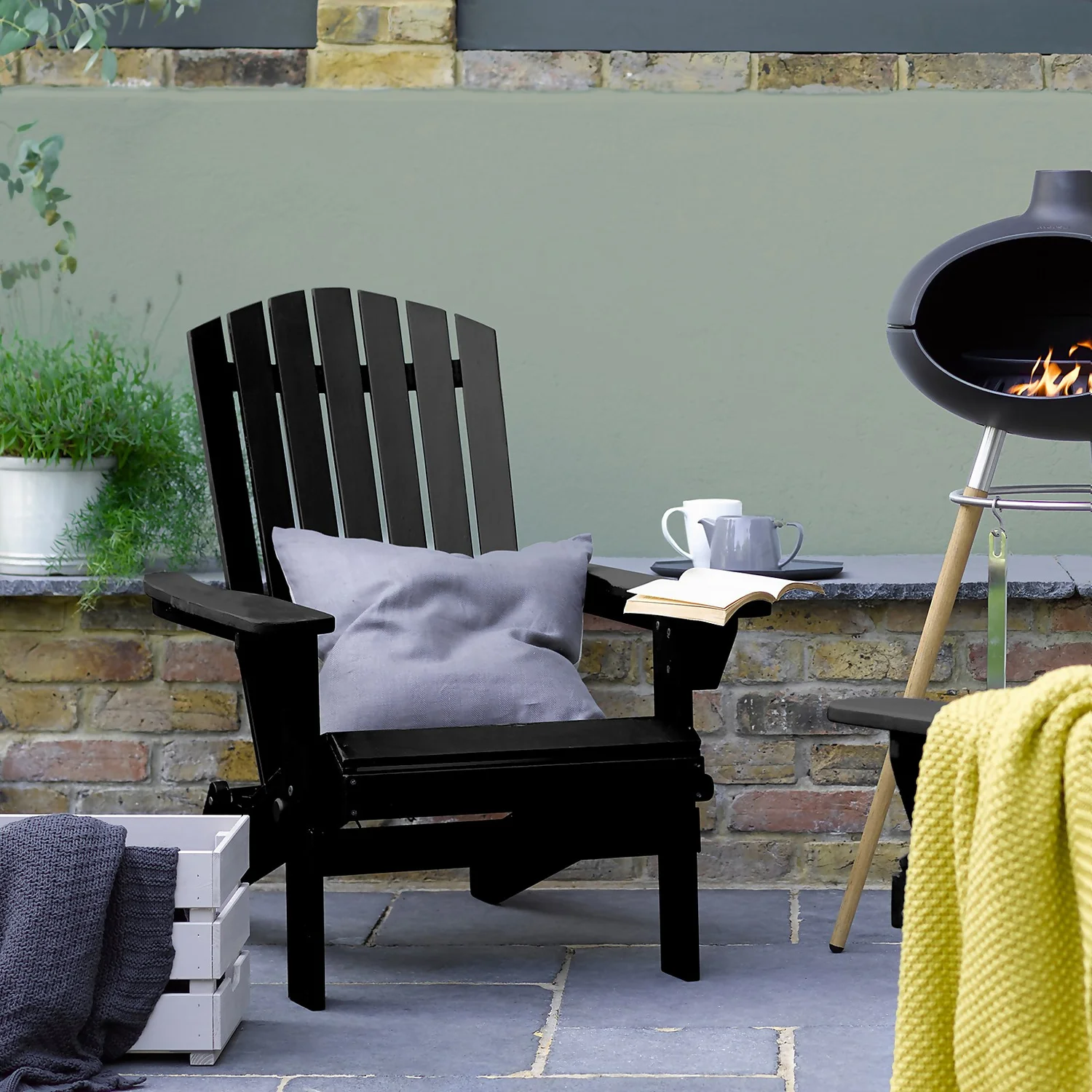 Sandtex® Exterior 10 Year Satin Paint Black - 750ml 4 Sandtex® Exterior 10 Year Satin Paint Black - 750ml - Image 4