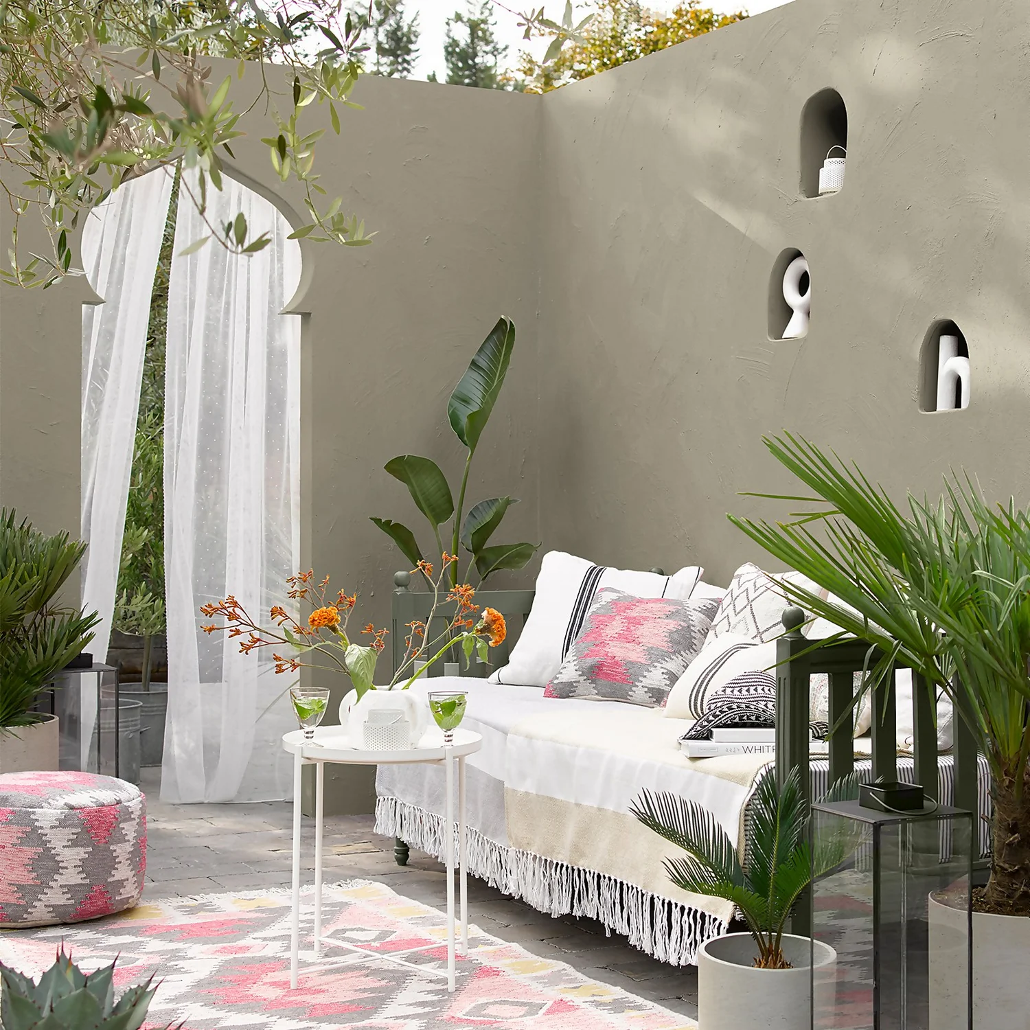 Sandtex® Ultra Smooth Masonry Paint French Grey - 5L 3 Sandtex® Ultra Smooth Masonry Paint French Grey - 5L - Image 3