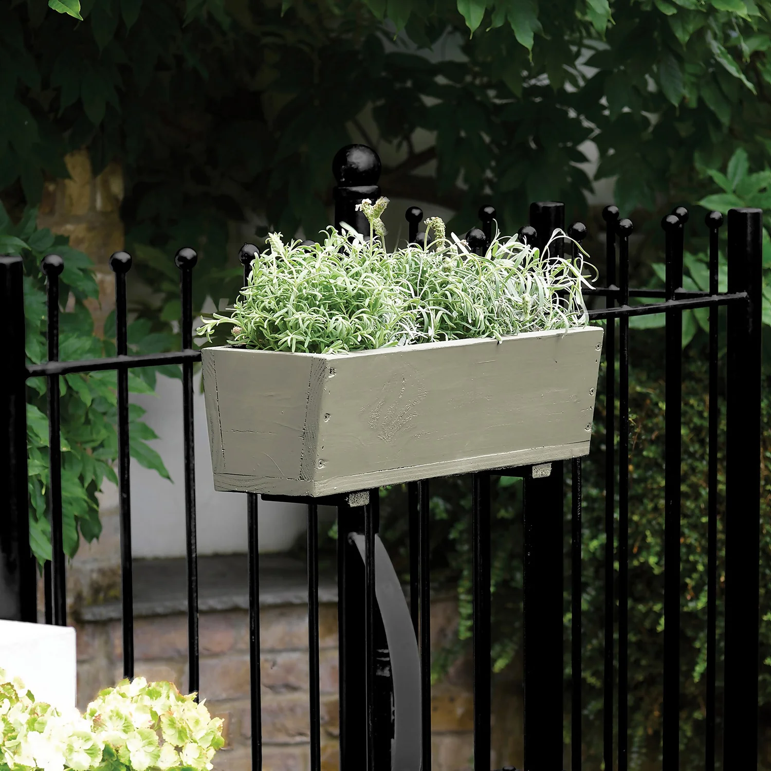 Sandtex® 10 Year Satin Paint Black - 2.5L 3 Sandtex® 10 Year Satin Paint Black - 2.5L - Image 3