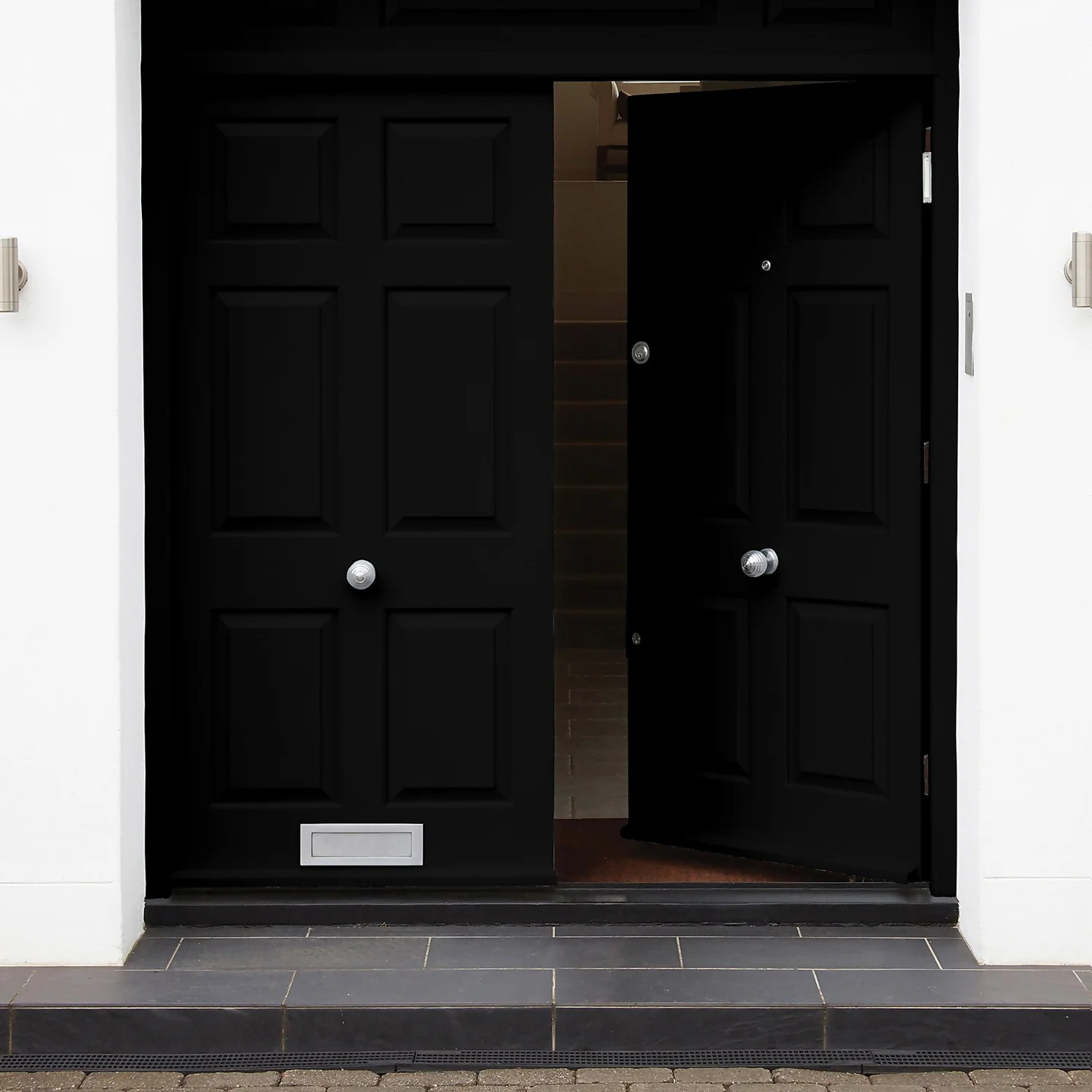 Sandtex® 10 Year Satin Paint Black - 2.5L 2 Sandtex® 10 Year Satin Paint Black - 2.5L - Image 2