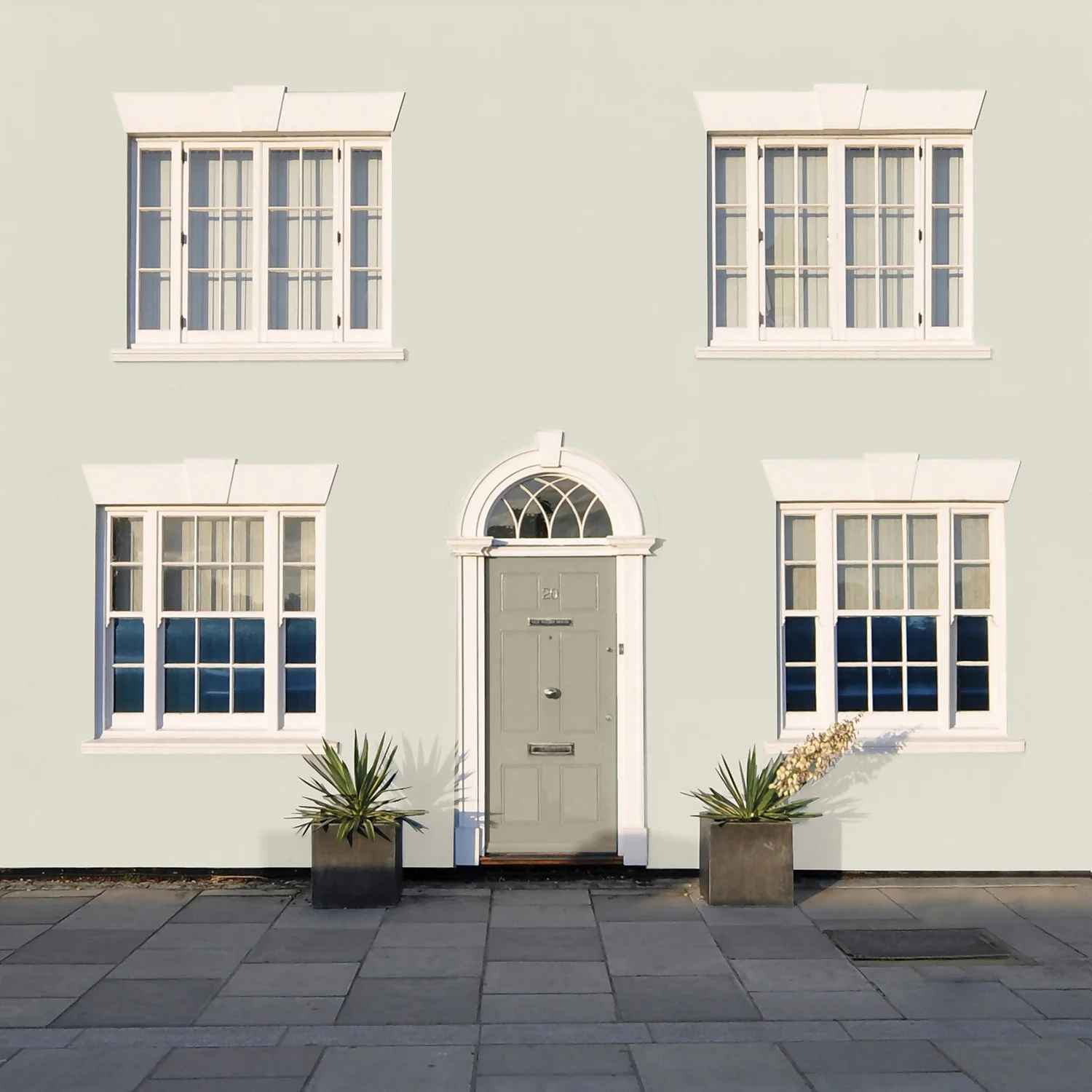 Sandtex® Ultra Smooth Masonry Paint Chalk Hill - 5L 6 Sandtex® Ultra Smooth Masonry Paint Chalk Hill - 5L - Image 6