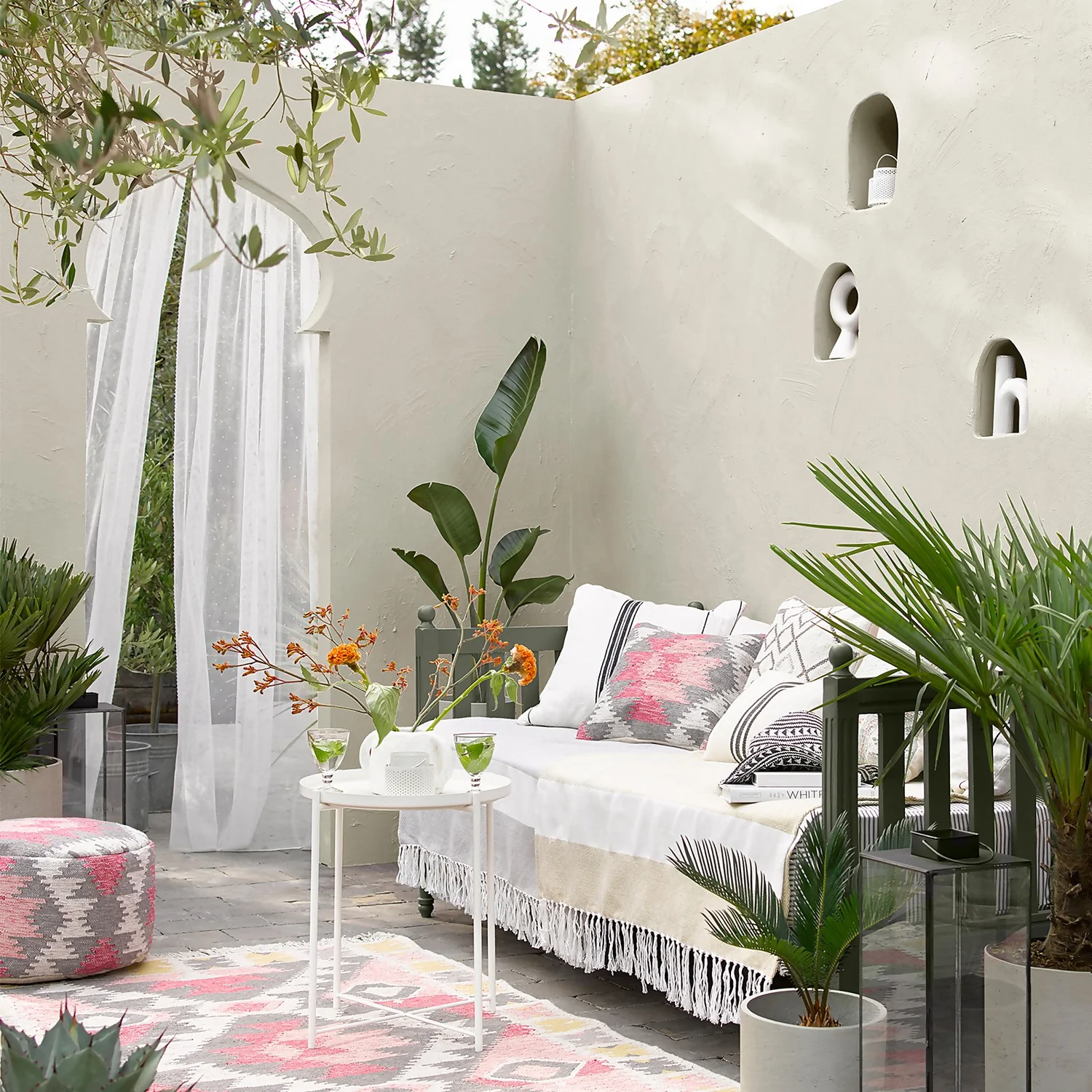 Sandtex® Ultra Smooth Masonry Paint Chalk Hill - 5L 3 Sandtex® Ultra Smooth Masonry Paint Chalk Hill - 5L - Image 3