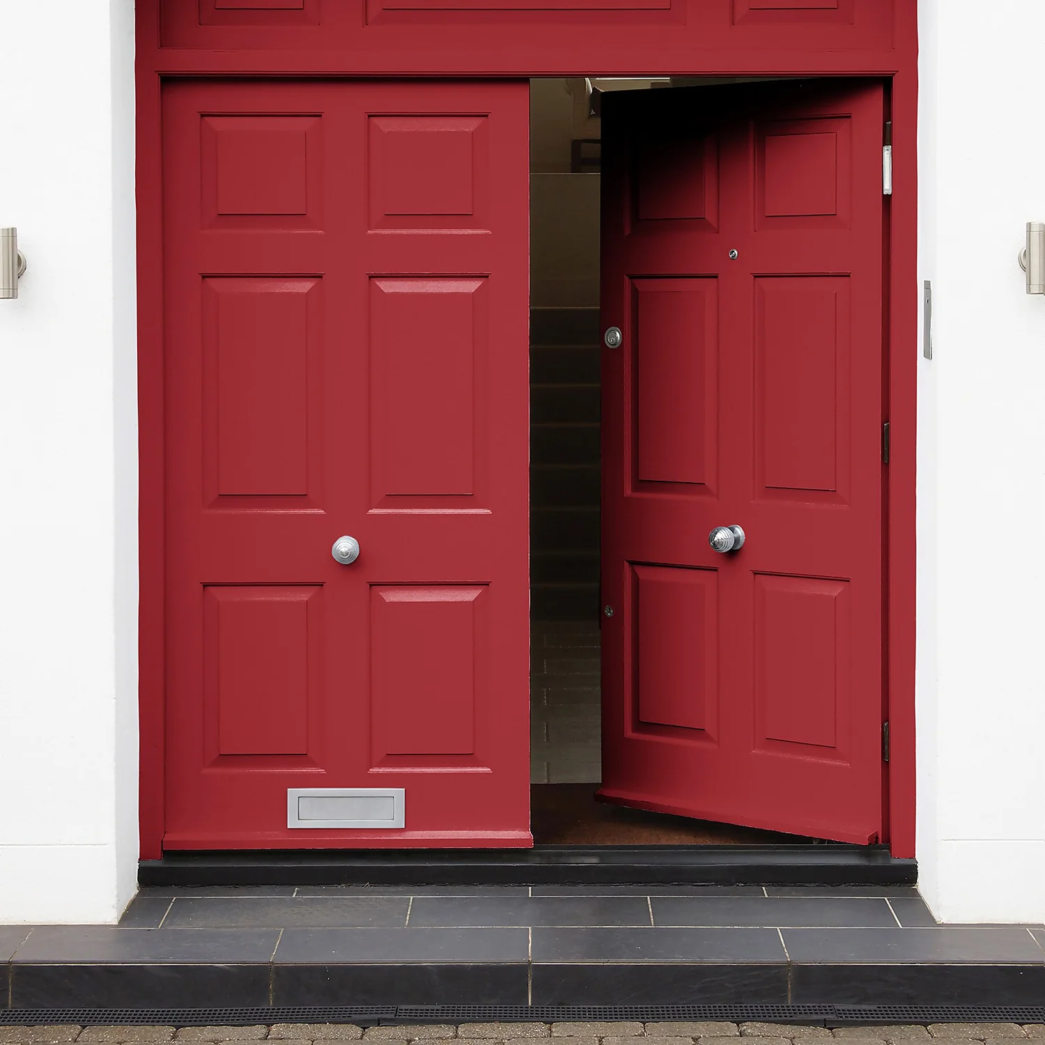 Sandtex® Exterior 10 Year Gloss Paint Pillar Box Red - 750ml 2 Sandtex® Exterior 10 Year Gloss Paint Pillar Box Red - 750ml - Image 2
