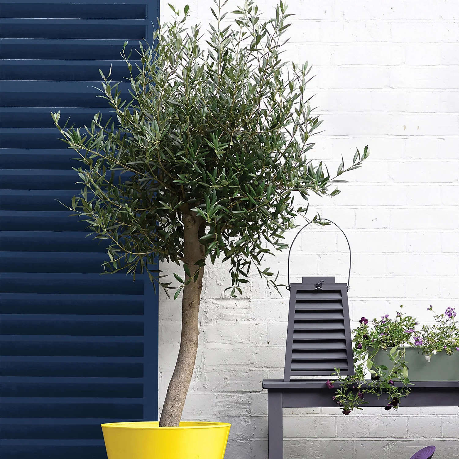 Sandtex® Exterior 10 Year Gloss Paint Oxford Blue - 750ml 5 Sandtex® Exterior 10 Year Gloss Paint Oxford Blue - 750ml - Image 5