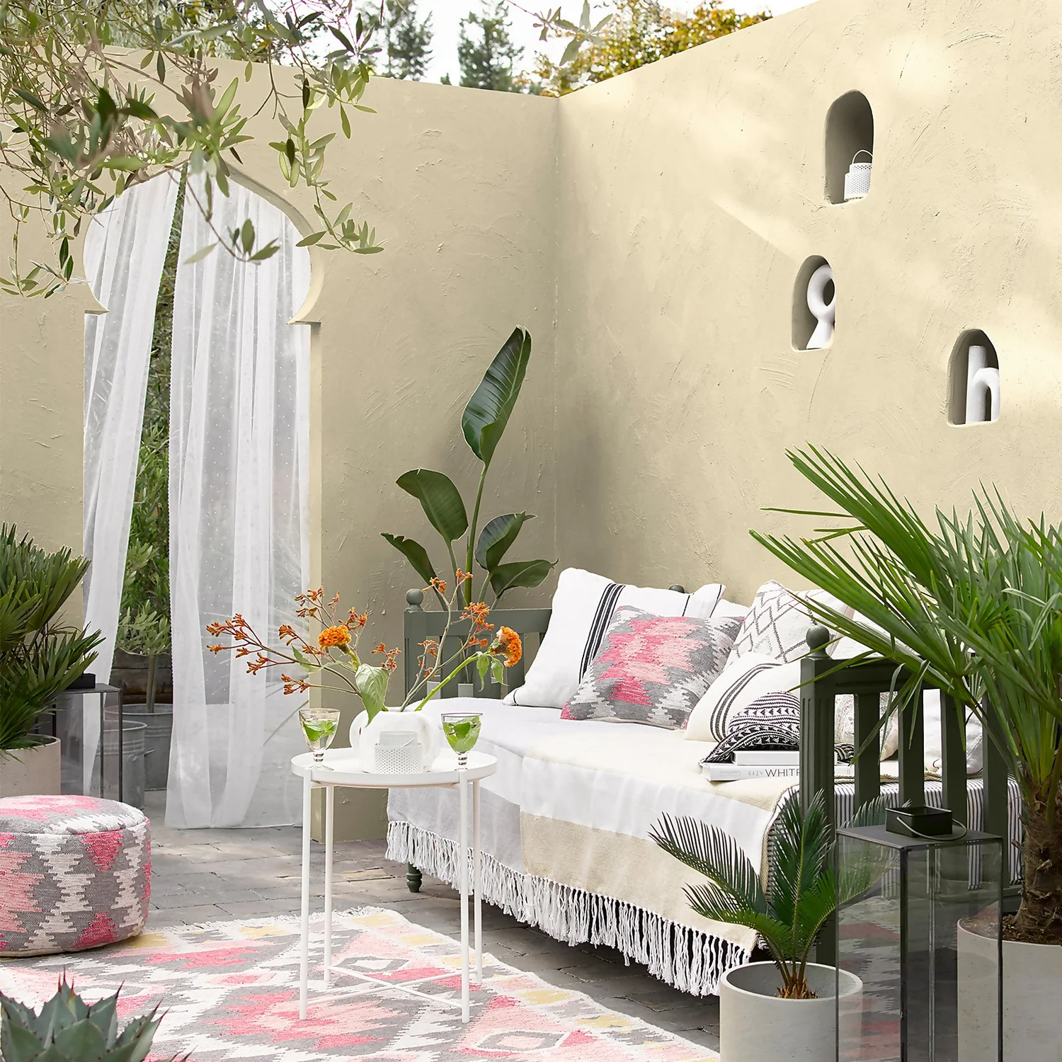 Sandtex® Ultra Smooth Masonry Paint Oatmeal - 10L 3 Sandtex® Ultra Smooth Masonry Paint Oatmeal - 10L - Image 3