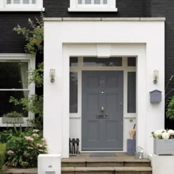 Sandtex Ultra Smooth Black Masonry Paint, 5L -Sandtex sandtex ultra smooth black masonry paint 5l5010131461231 04i bq