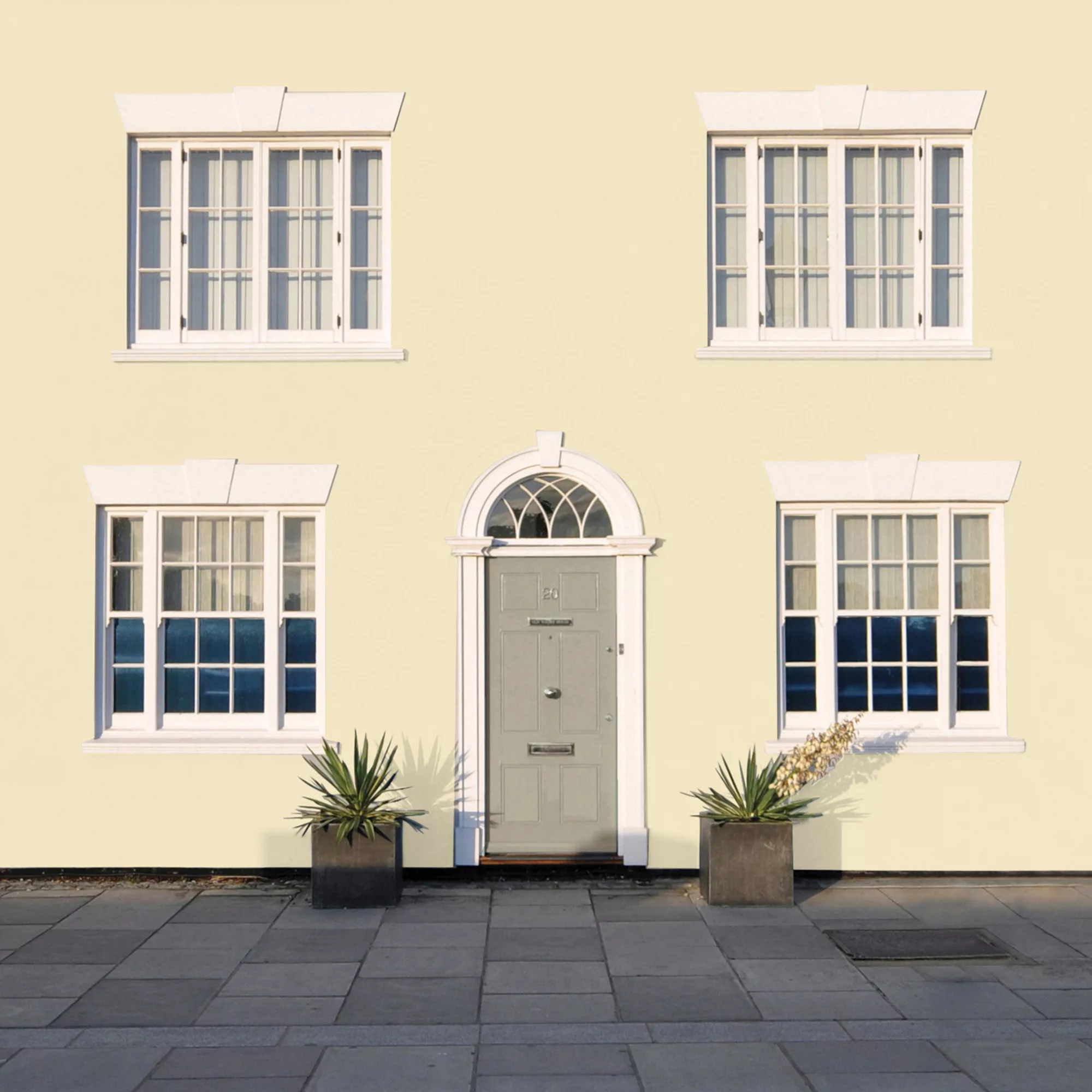 Sandtex Ultra Smooth Cornish Cream Masonry Paint, 5L 8 Sandtex Ultra Smooth Cornish Cream Masonry Paint, 5L - Image 8