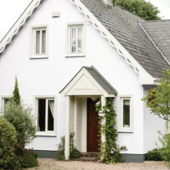 Sandtex Ultra Smooth Pure Brilliant White Masonry Paint, 10L -Sandtex sandtex ultra smooth pure brilliant white masonry paint 10l5010131461316 02i bq